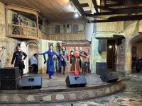 Folklore beim Abendessen