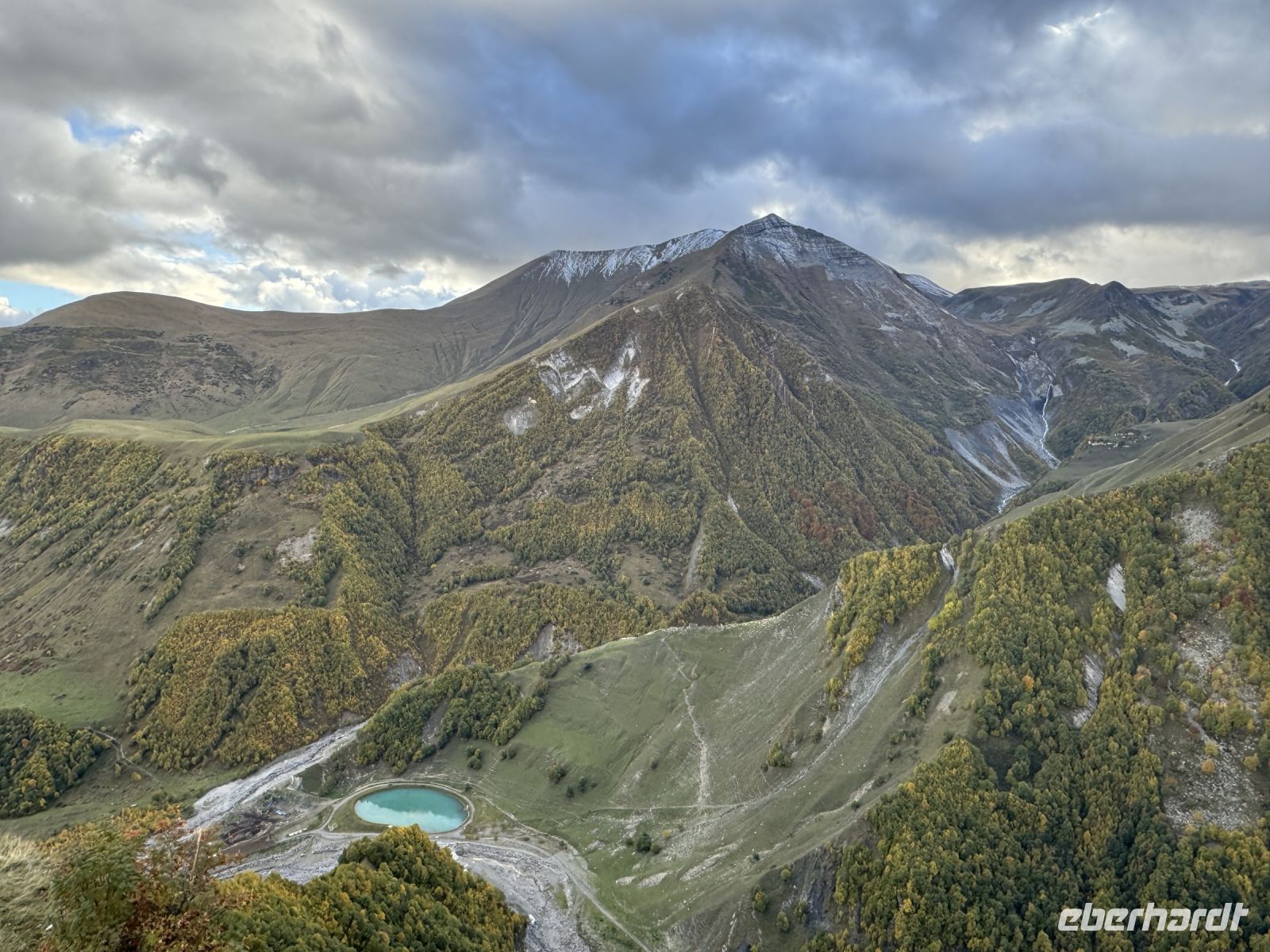 Blick vom Denkmal in die Berge