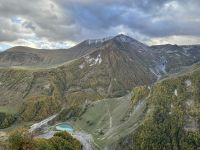 Blick vom Denkmal in die Berge