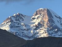 Blick zum Kasbek von der Georgischen Heerstraße