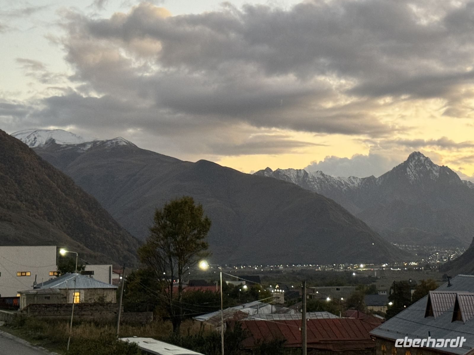 Blick aus unserem Hotel in Kasbegi
