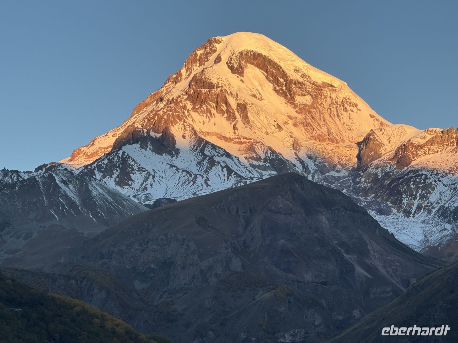 Der Kasbek bei Sonnenaufgang