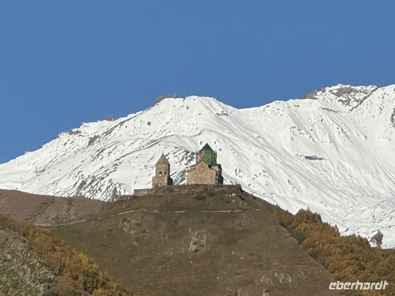 Blick zur Gergeti-Dreifaltigkeitskirche