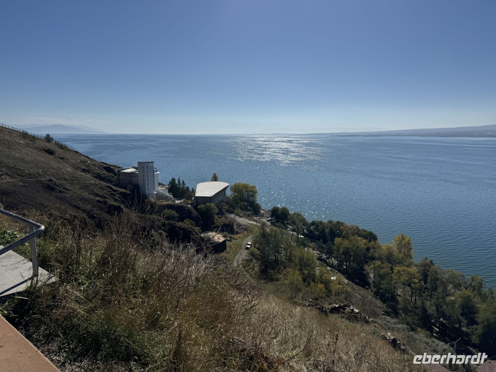 Blick über das Ferienhotel der Schriftsteller Armeniens auf den Sevansee