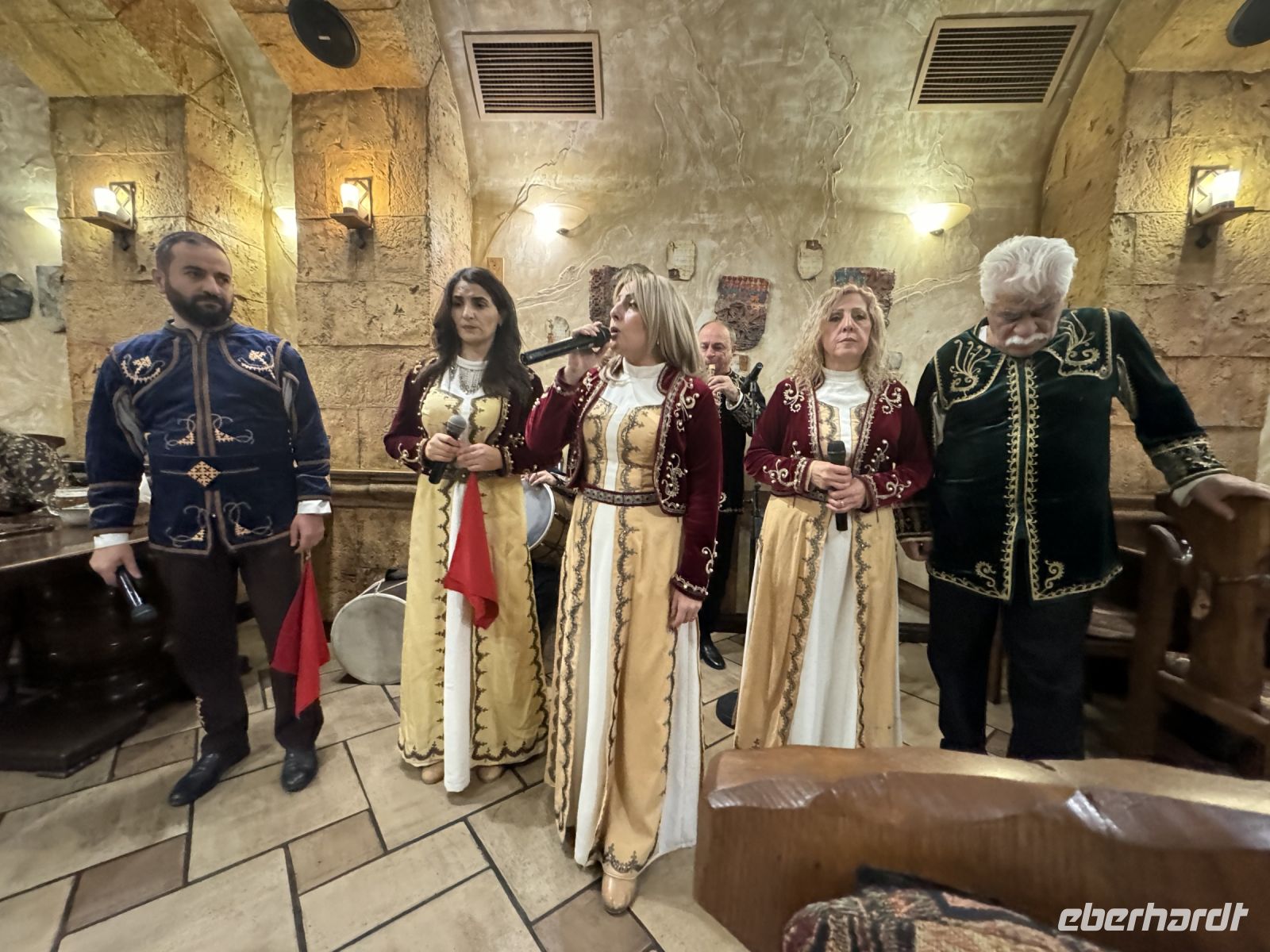 Folklore beim Abendessen