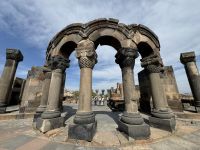 Ruinen der ersten armenischen Rundkirche