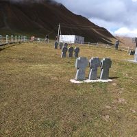 Georgien: Friedhof im Großen Kaukasus