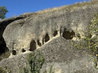 Höhleneingänge in der antiken Höhlenstadt Uplisziche