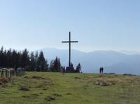 das Gipfelkreuz auf dem Schöckel