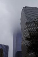Das One World Trade Center in den Wolken