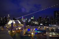 AIDAdiva vor der Skyline von Manhattan, USA