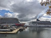 156. Norwegian Joy mit Norwegian Jade im Hafen von Charlottetown, Prince Edward Island, Kanada