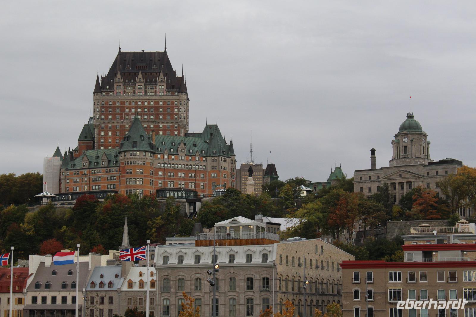 Blick auf das Chateau Frontenac vom Schiff aus