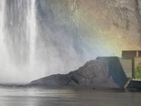 Regenborgen über Montmorency-Wasserfall