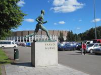 Olympistadion mit Denkmal Paavo Nurmis