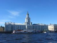 Die Uferpromenade der Newa