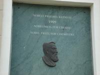 Tartu: Rundgang: Gedenktafel für Wilhelm Ostwald