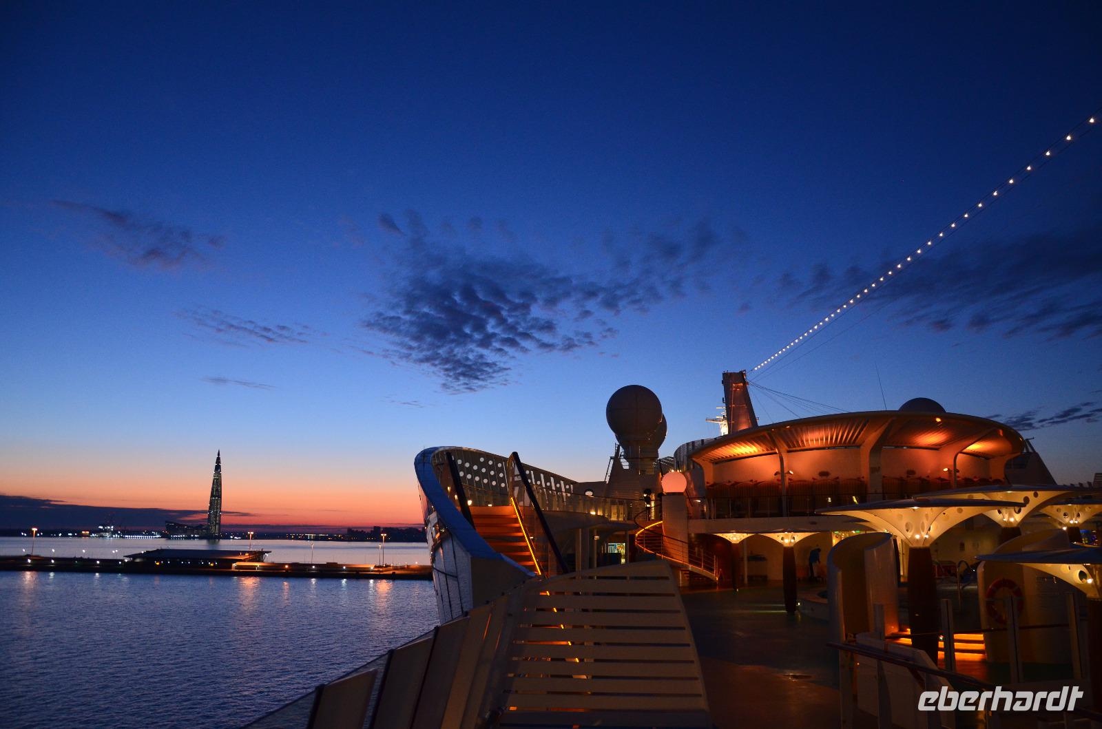 St. Petersburg bei Nacht