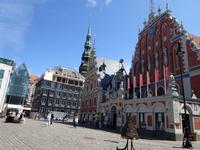 Riga: Schwarzhäupterhaus mit Petrikirche