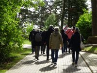 Gruppe auf dem Weg zum Thomas-Mann-Haus