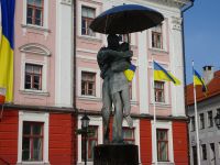 Tartu: Rundgang: küssende Studenten