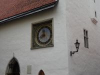 Tallinn: Sonnenuhr an der Heilig-Geist-Kirche