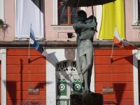 Tartu: Rundgang: küssende Studenten