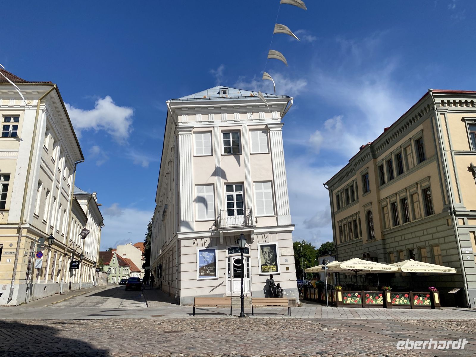 Tag 6 - Schiefes Haus