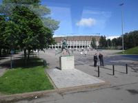 Olympiastadion mit Denkmal für den Läufer Nurmii 