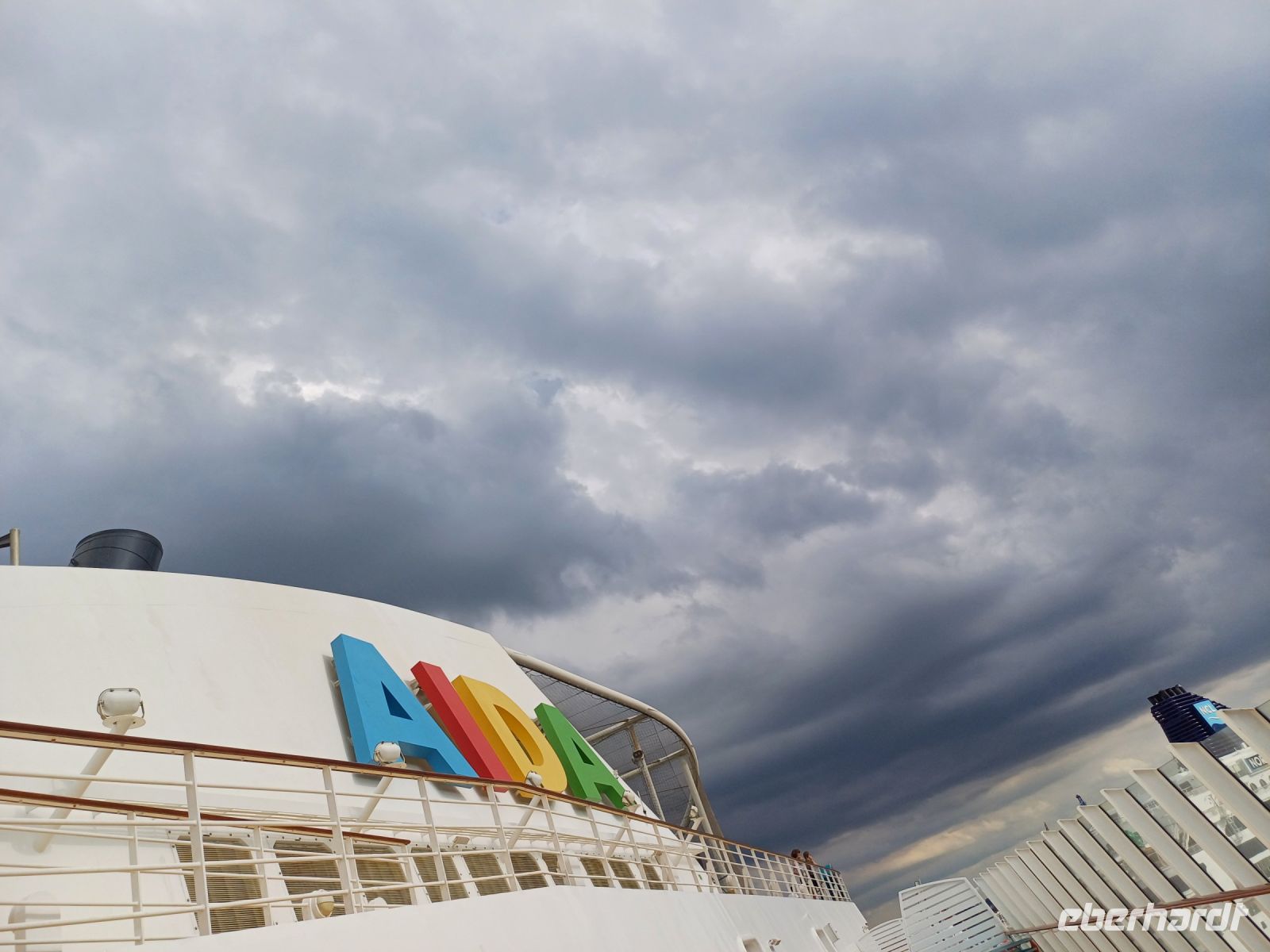 wolkiger Start in Warnemünde.jpg