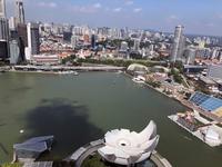 Blick von der Aussichtsplattform des Marina Bay Sands Hotel