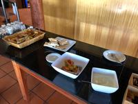 Kontinentales Frühstück im Kulturzentrum Ulu?u-Kata-Tju?a-Nationalpark