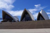 Spaziergang und Blick auf das Sydney Opera House