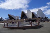 Spaziergang und Blick auf das Sydney Opera House