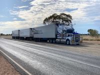 16. Reisetag – Von Alice Springs zum Uluru – Road Train