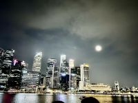 Singapur - Skyline bei Vollmond