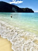 ein Mutiger springt ins Wasser