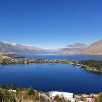 Blick auf Queenstown und Lake Wakatipu von oben