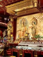 Im großen buddhistischen Tempel in Chinatown