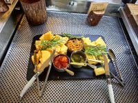 Leckerer Käse auf der Schafsfarm