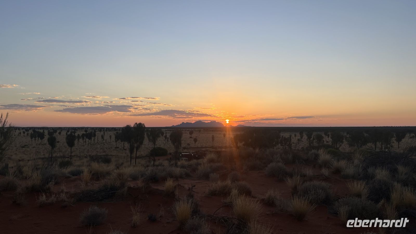 Sonne hinter den Kata Tjutas