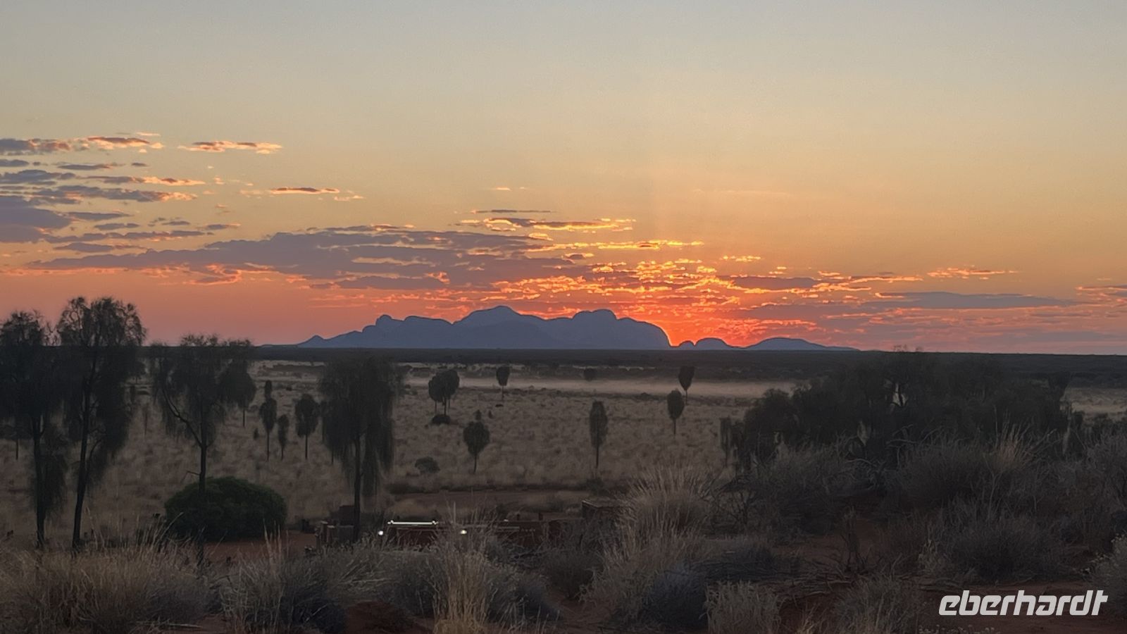 Sonne hinter den Kata Tjutas