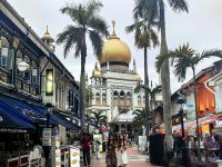 Die alles überragende Sultansmoschee im arabischen Viertel in Singapur