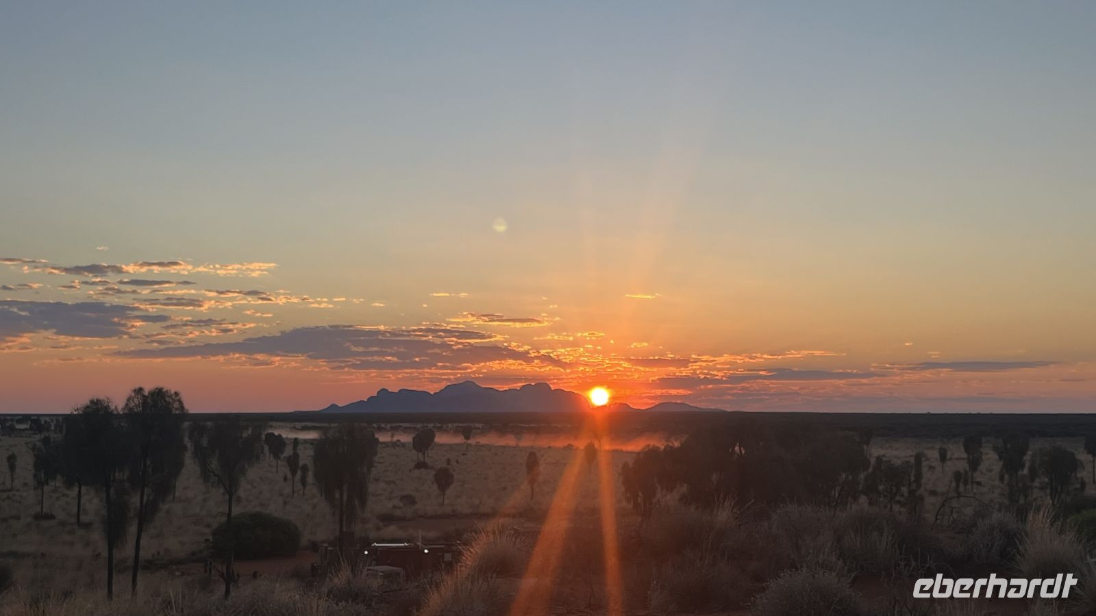 Sonne hinter den Kata Tjutas