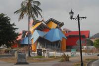 Das entstehende Biodiversitätsmuseumin Panama entworfen von Gehry