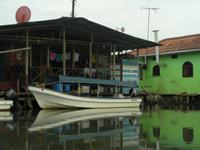 Im Hafen von Almirante