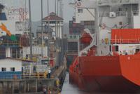 In der Mirafloresschleuse Panamakanal