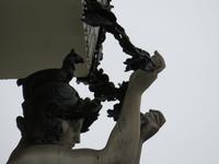 Stadtrundfahrt_Lima_Plaza-San-Martin_Detail-als-Krone-ein-Lama