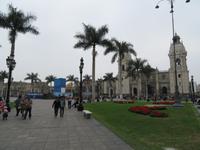 Stadtrundgang_durch_Lima-Plaza-de-Armas/Plaza-Mayor_mit-Kathedrale