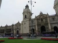 Stadtrundgang_durch_Lima-Plaza-de-Armas/Plaza-Mayor_mit-Kathedrale